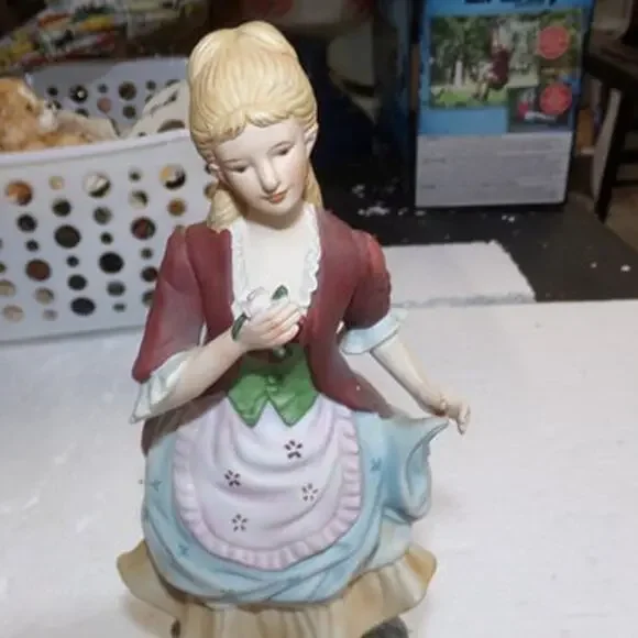 VINTAGE BISQUE PORCELAIN LADY FIGURINE - Picture 1 of 5
